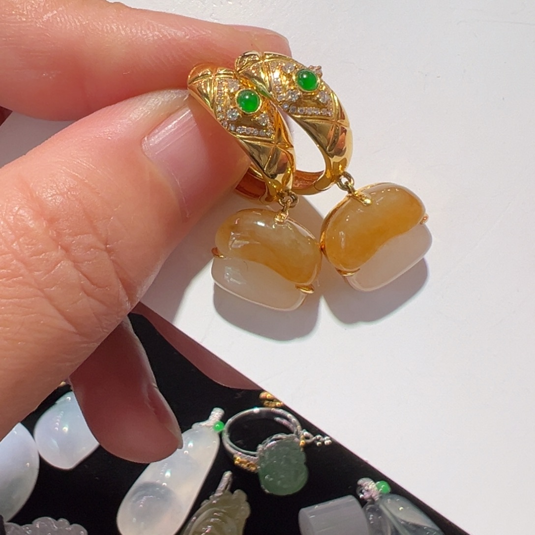 翡翠18K金镶嵌颈饰吊坠