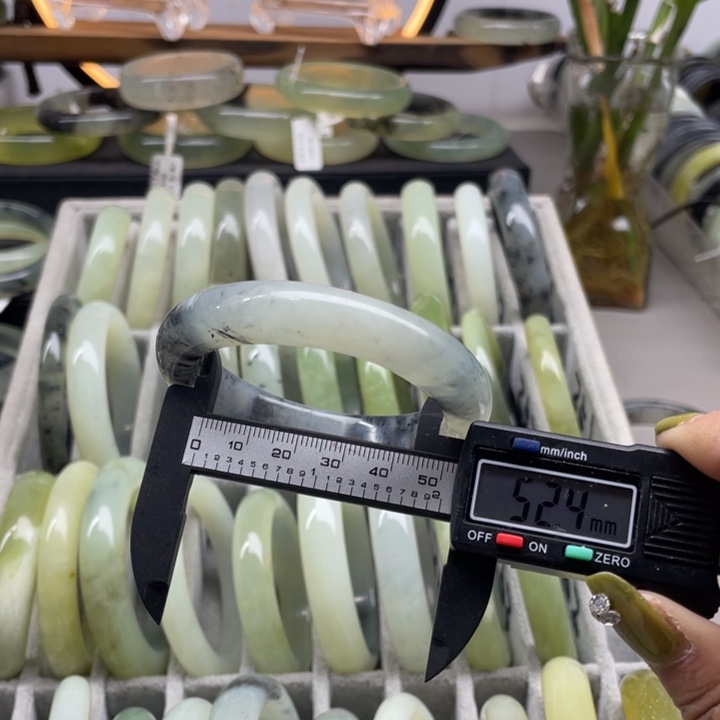 蛇纹石玉手镯未镶嵌261