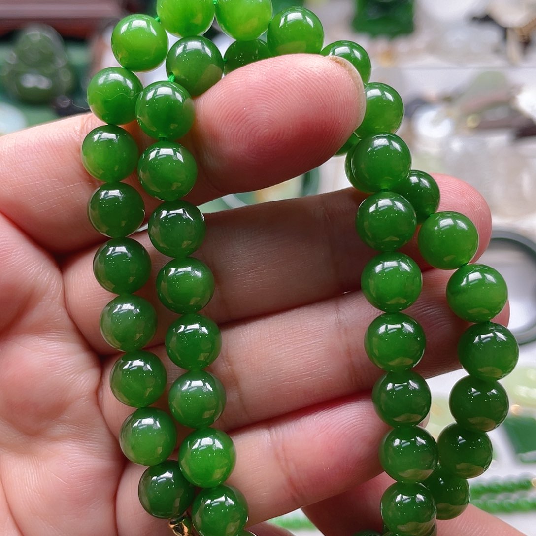 颈饰未镶嵌和田玉（碧玉）