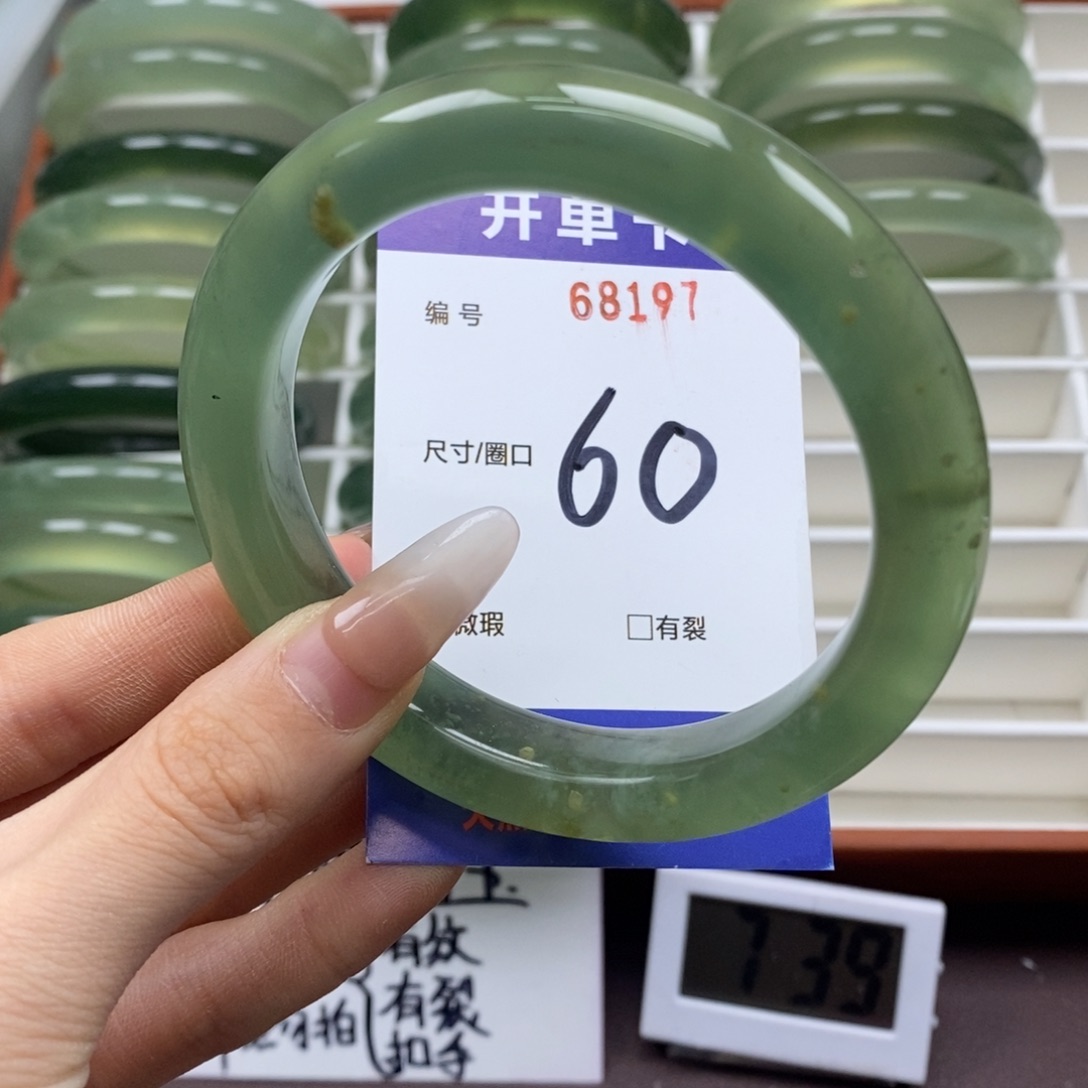 蛇纹石玉手镯未镶嵌