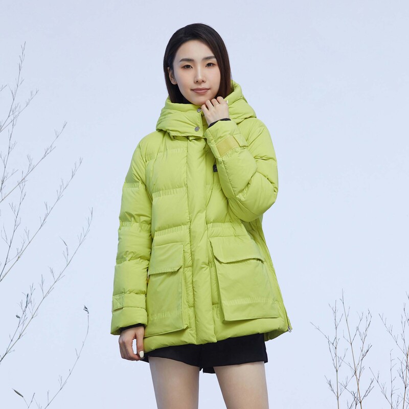 sdeer圣迪奥女装时尚休闲短款高领连帽字母宽松羽绒服S22483101