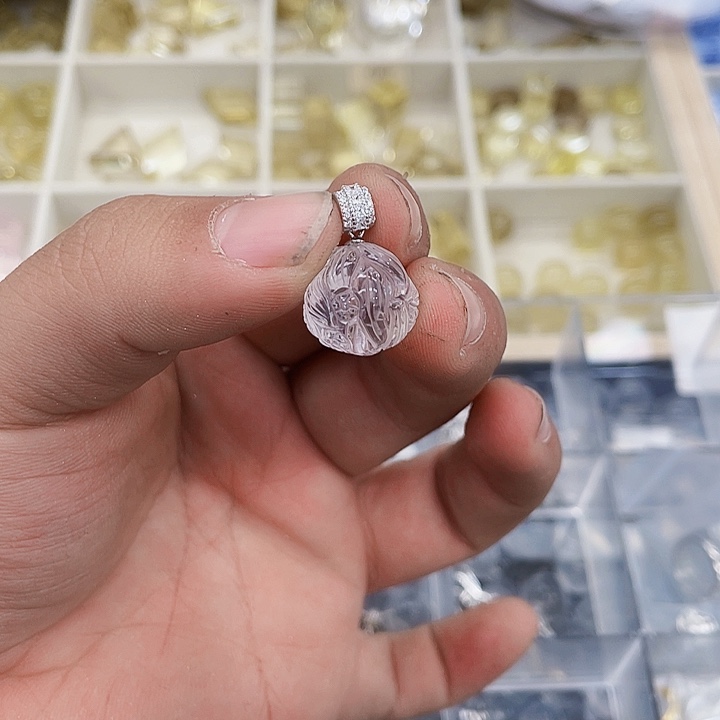 紫晶摆件未镶嵌是***呀