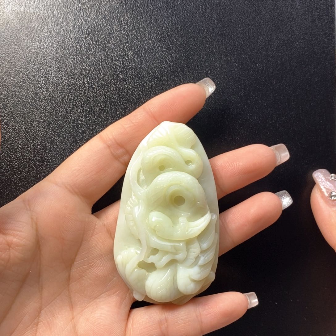 蛇纹石玉颈饰未镶嵌