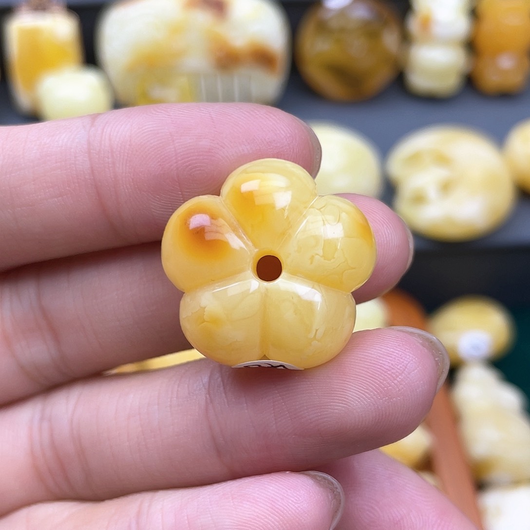 琥珀裸石未镶嵌蜜蜡