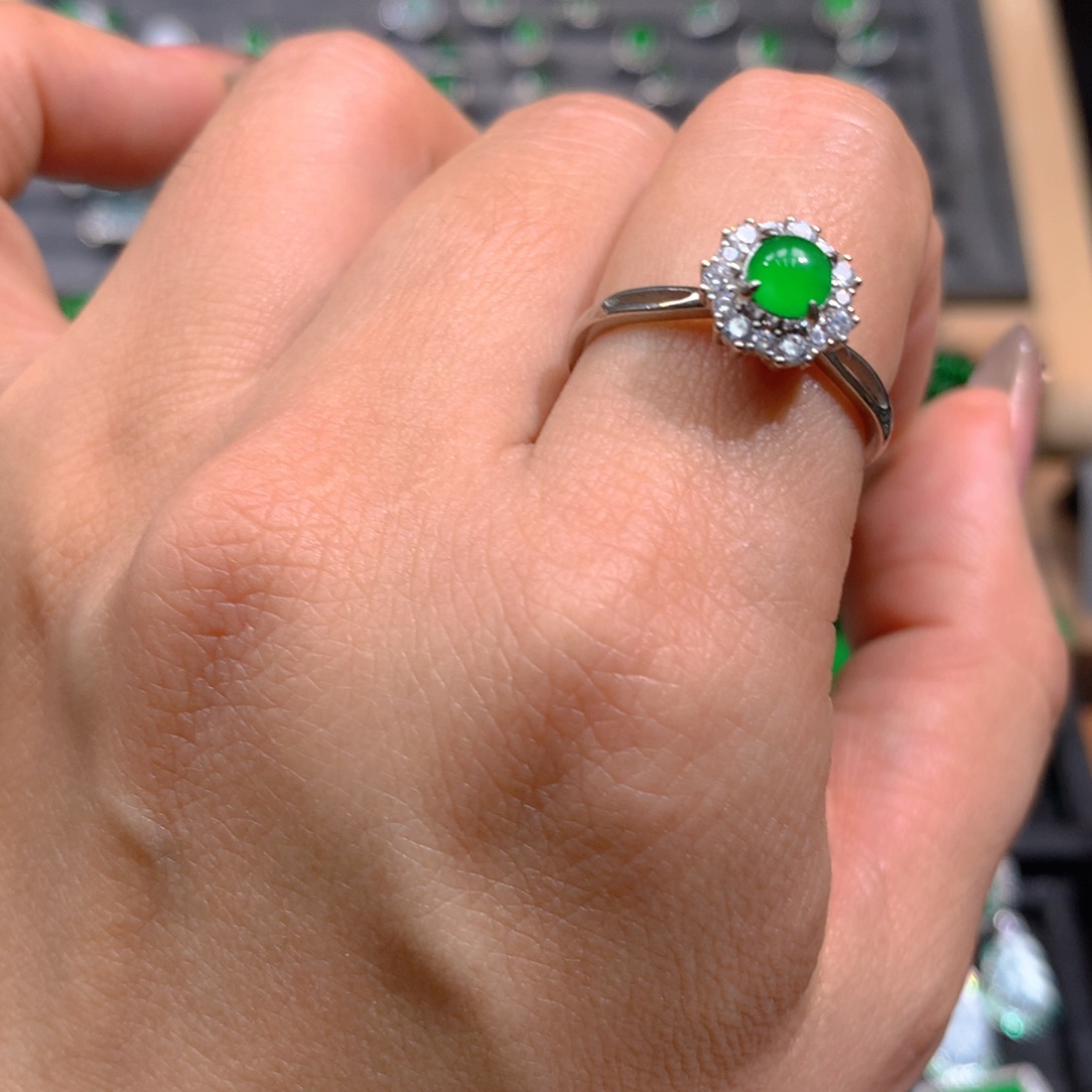 翡翠耳饰未镶嵌天然