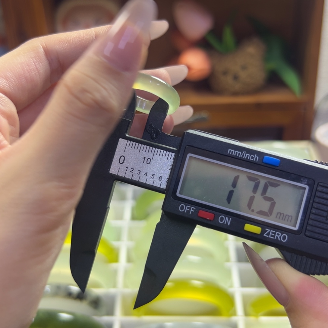 未镶嵌蛇纹石玉手镯159