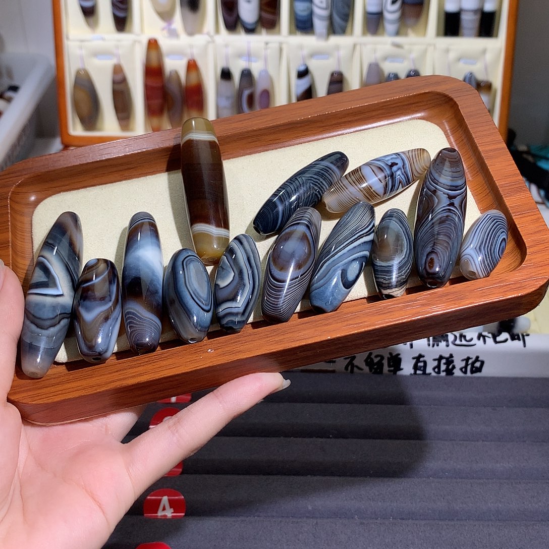 沐***）玛瑙/玉髓未镶嵌颈饰