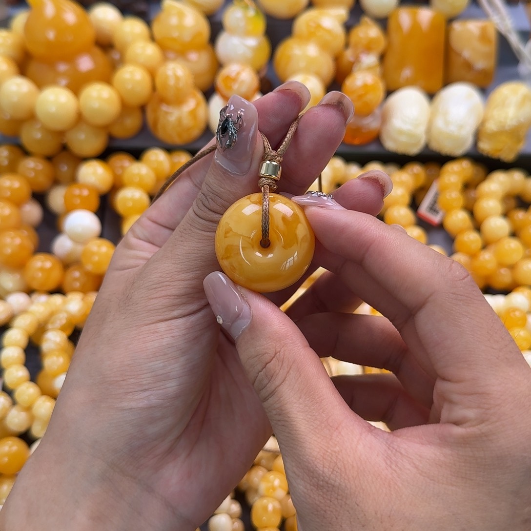 蜜蜡未镶嵌珠宝奇石