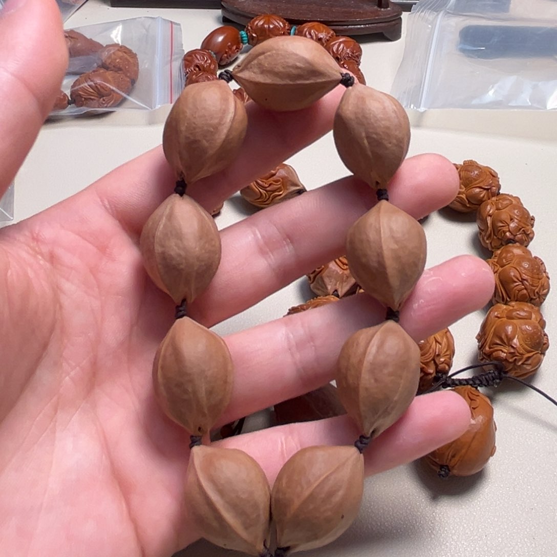 橄榄核吊坠1.9铁核鲨鱼背