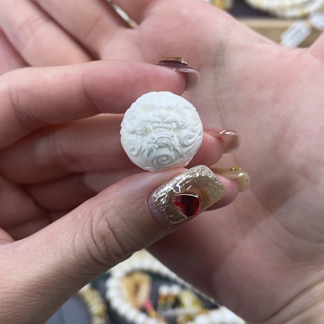 琥珀裸石未镶嵌尤*钱19.5漆白圆珠