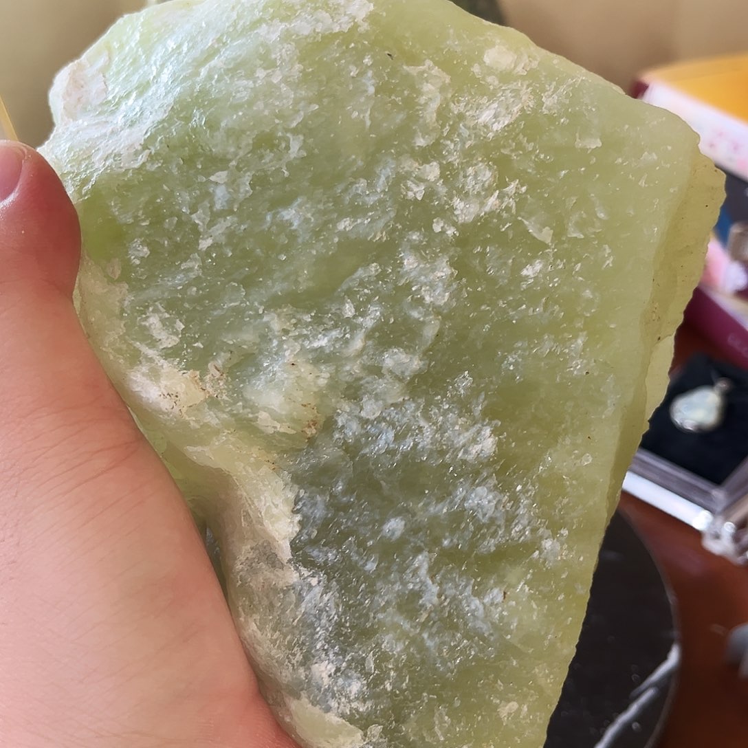 未镶嵌蛇纹石玉珠宝奇石