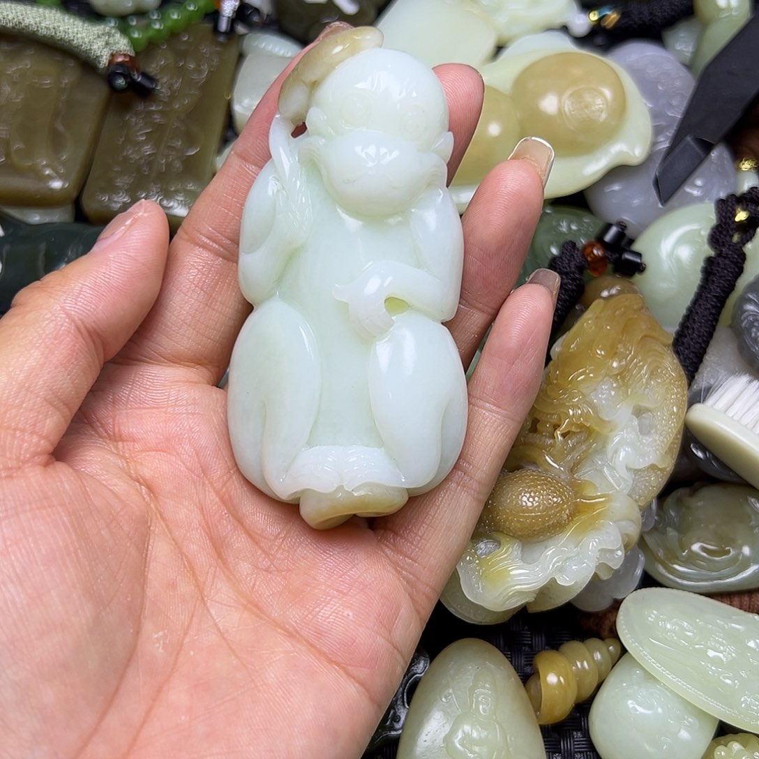 和田玉未镶嵌颈饰卡82