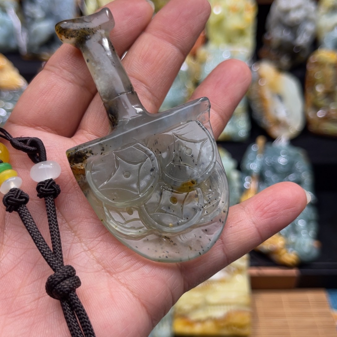 蛇纹石玉未镶嵌颈饰