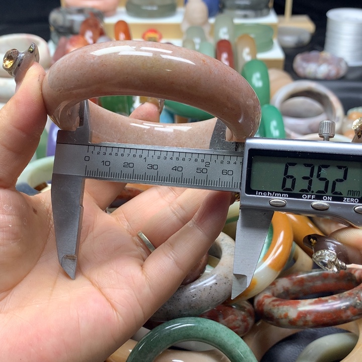 未镶嵌手镯石英质玉