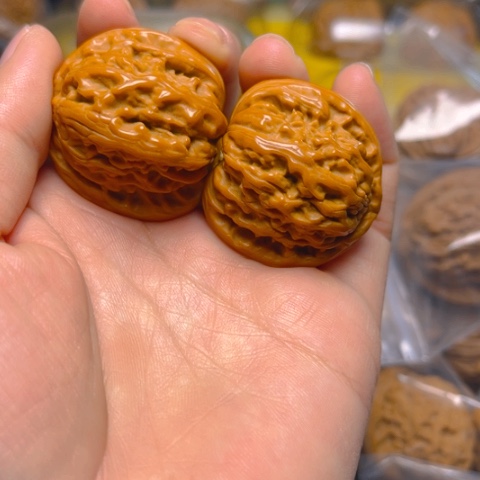 文玩核桃吊坠白狮子