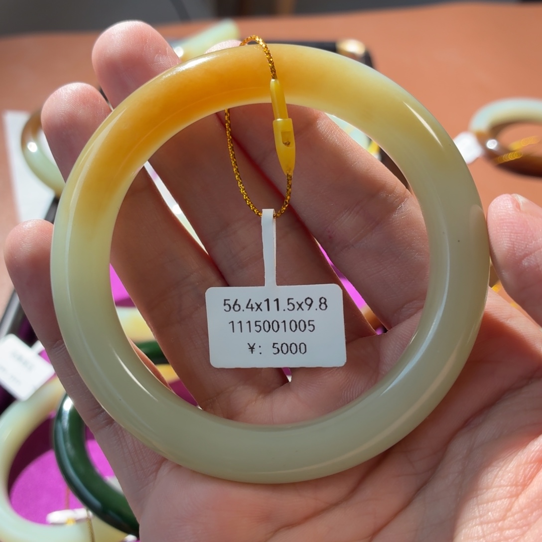 和田玉（糖玉）未镶嵌手镯