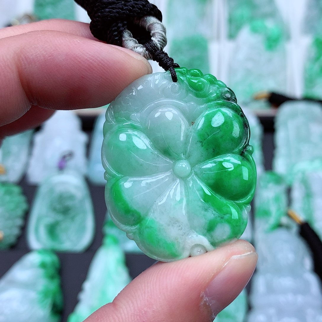 翡翠颈饰未镶嵌翡翠吊坠