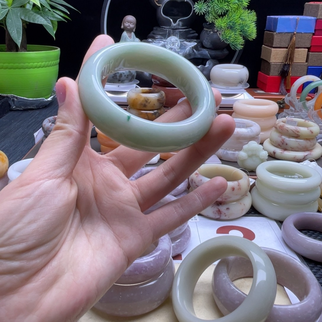 石英岩玉未镶嵌手镯