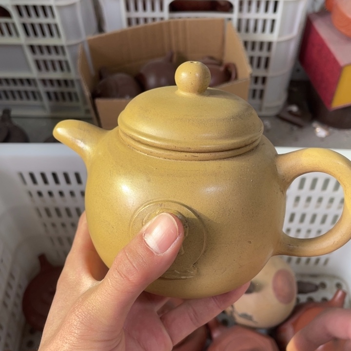 老厂紫砂壶一件。