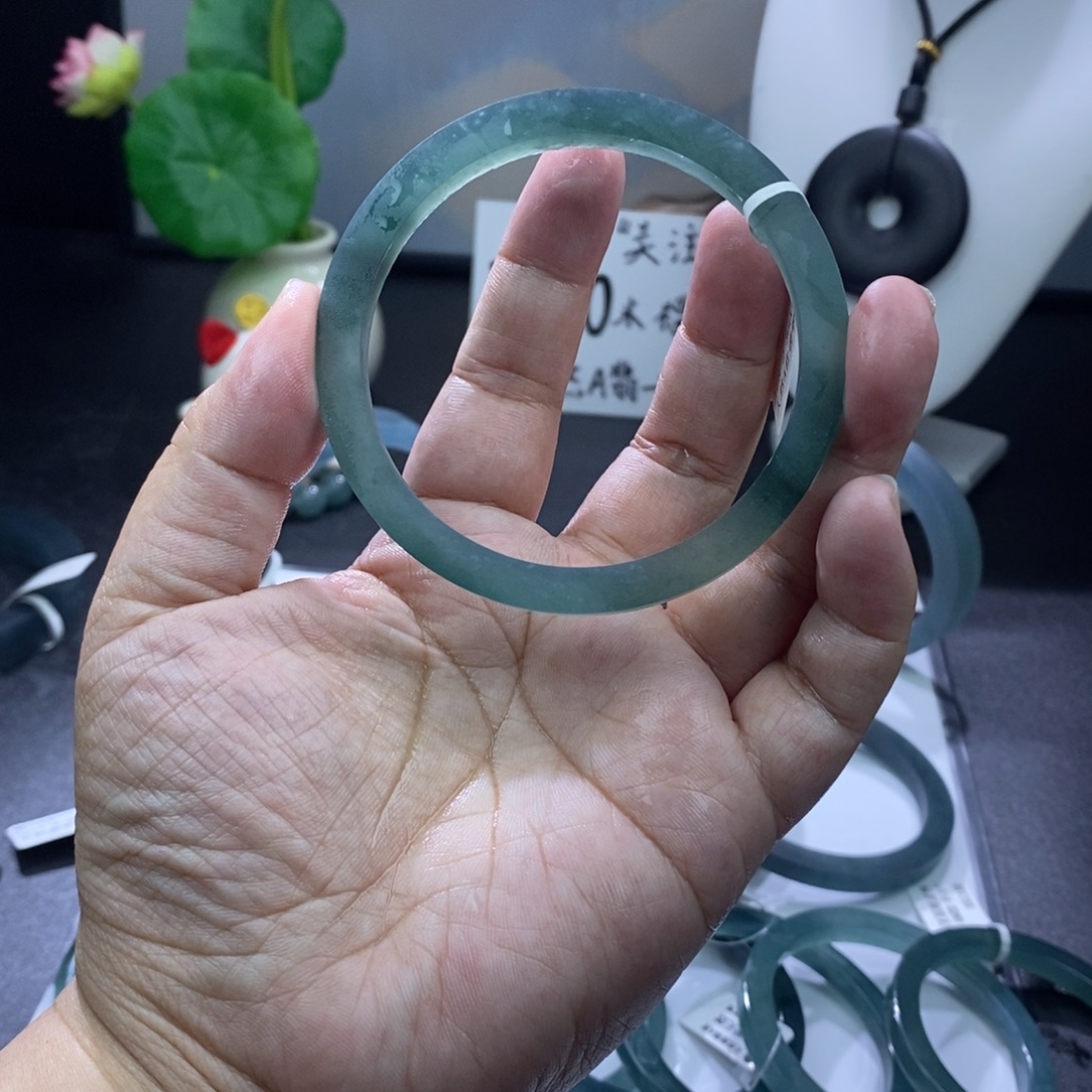 定制翡翠未镶嵌手镯冰晴蓝飘湖水绿方