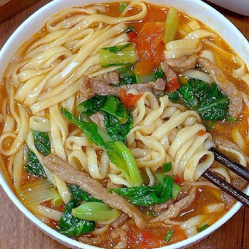 【大桶装】手擀面桶装非油炸方便面香辣牛肉面免煮速食冲泡番茄