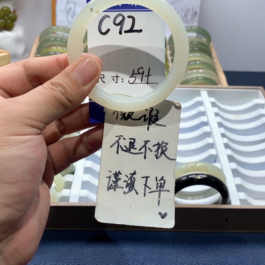 岫玉手镯未镶嵌手镯