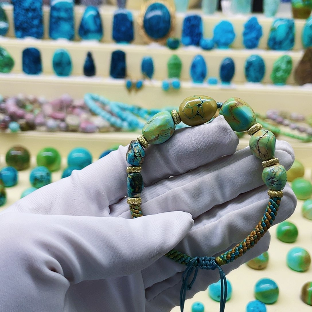 绿松石颈饰未镶嵌