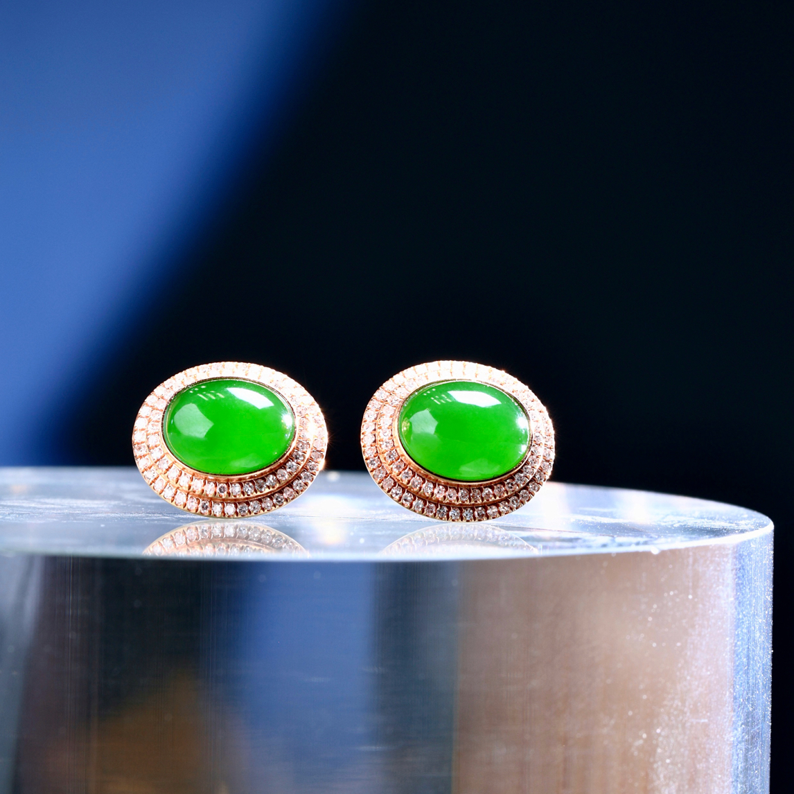 和田玉18k碧玉冰底苹果绿耳钉