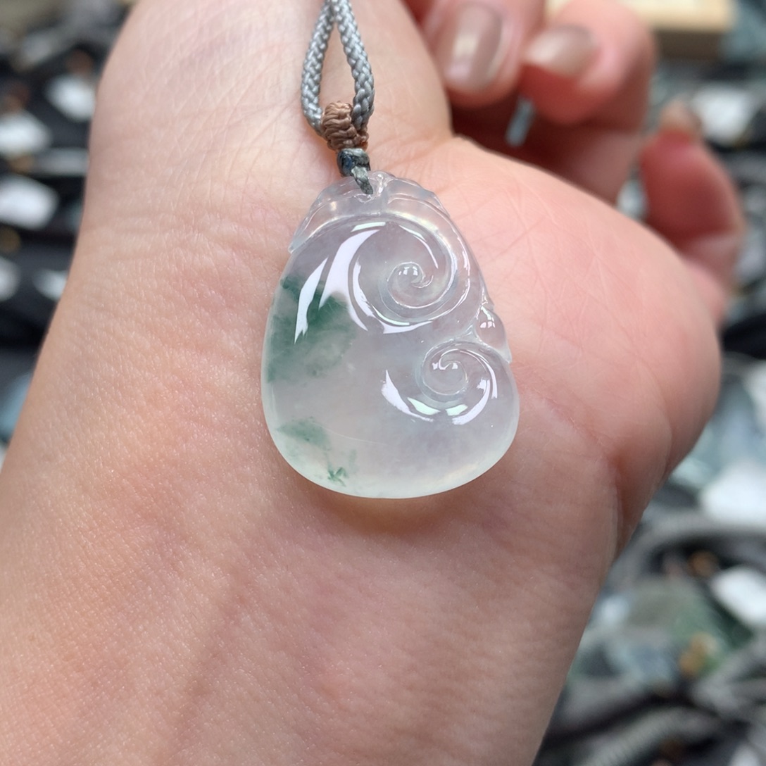 翡翠颈饰未镶嵌如意