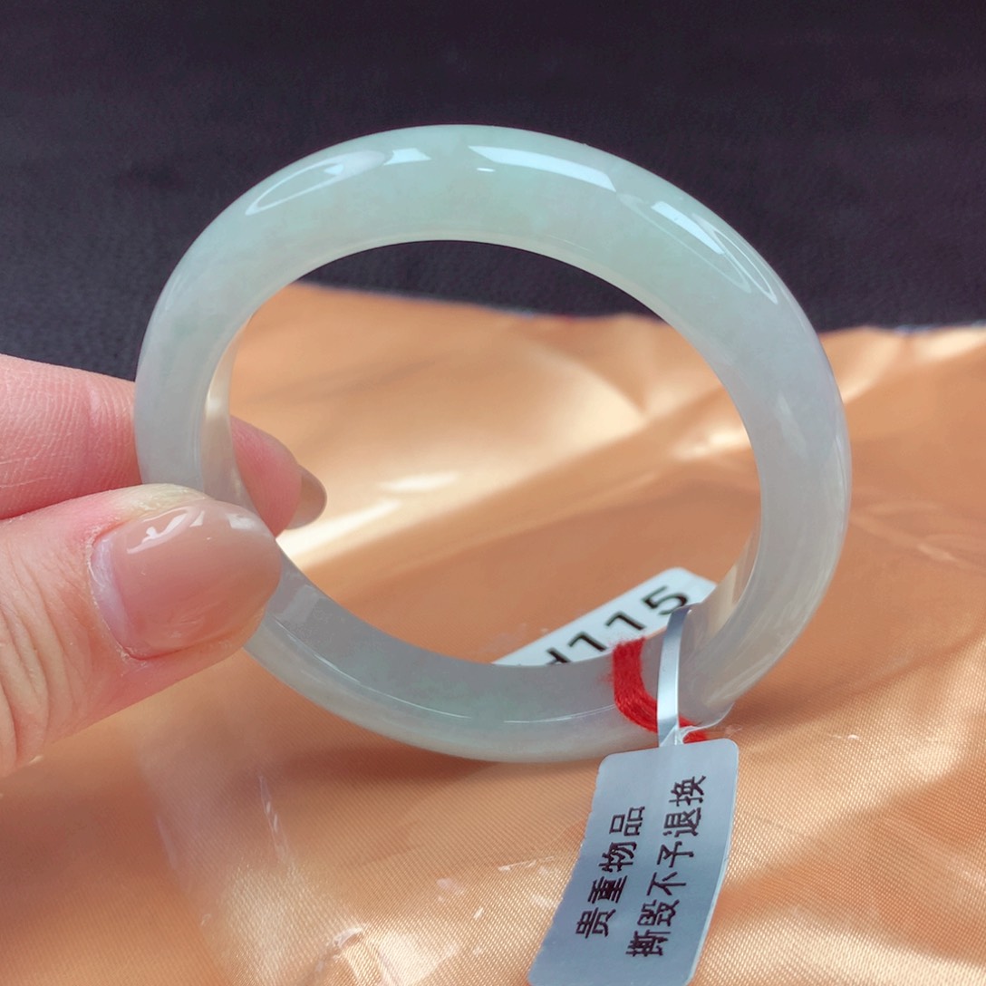 翡翠手镯未镶嵌手镯88