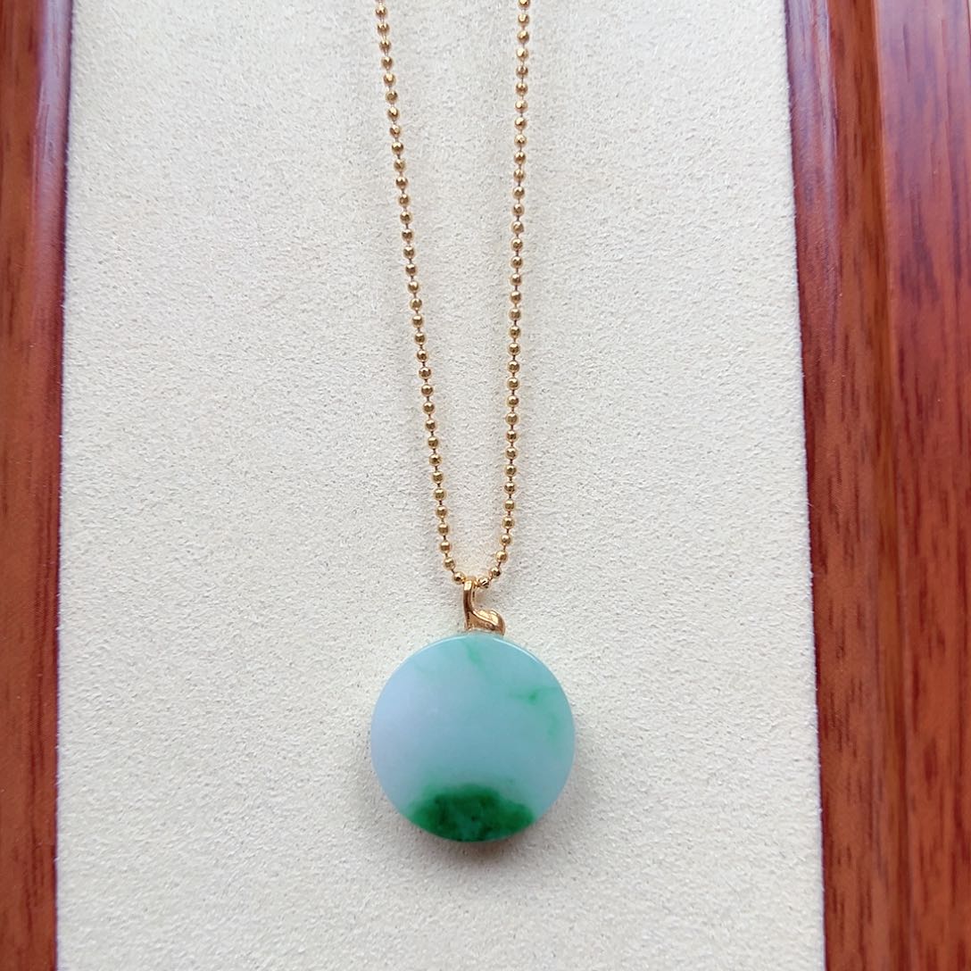 翡翠颈饰18K金镶嵌无事牌