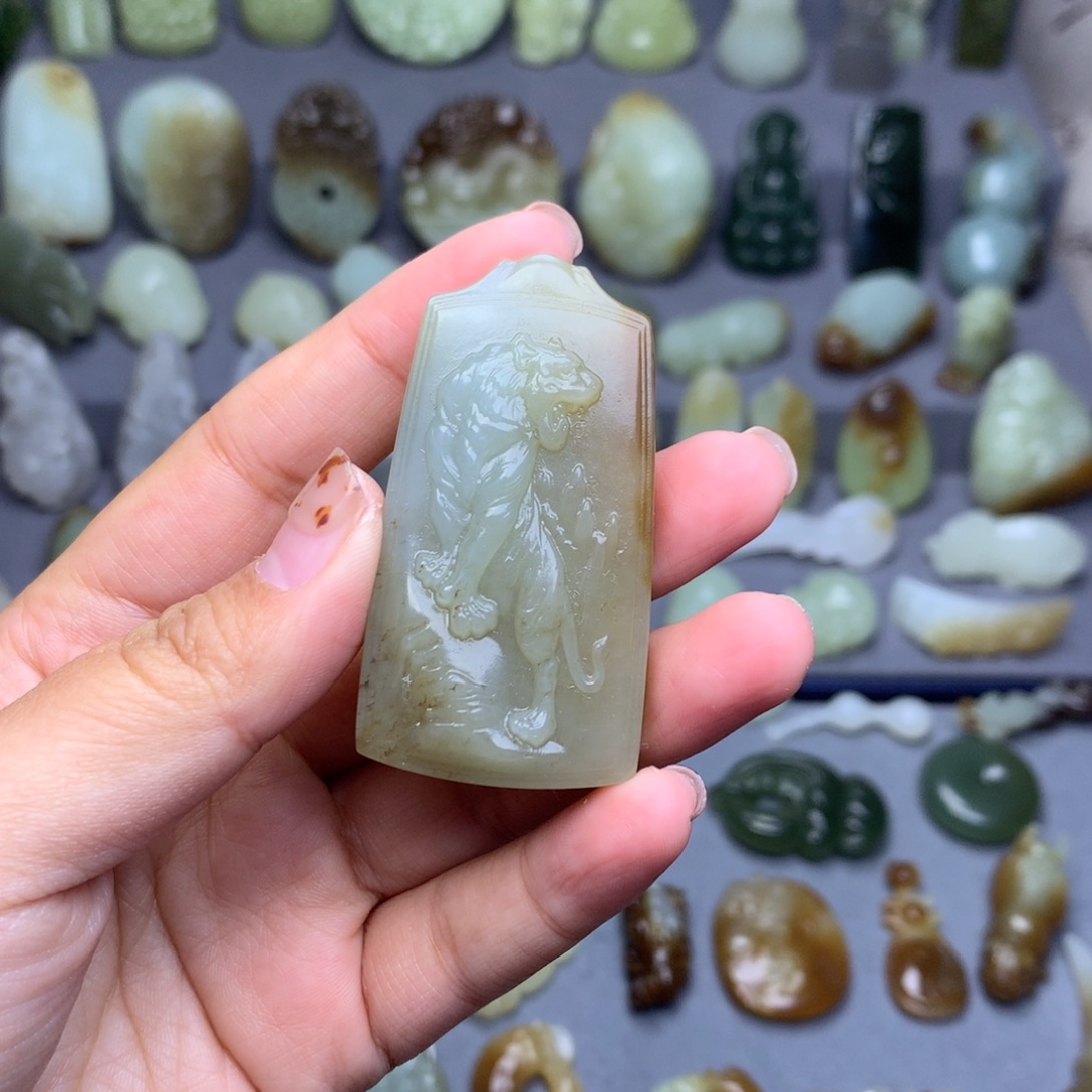 忆***灵和田玉未镶嵌挂件