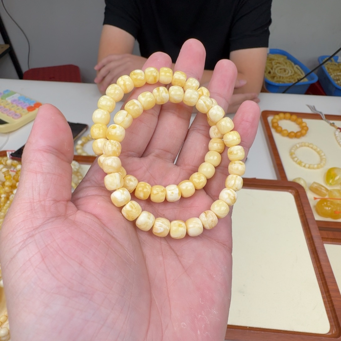 琥珀未镶嵌裸石多样性发其一