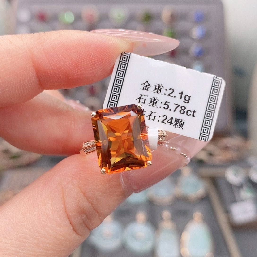 戒指18K金镶嵌黄晶5.78配钻 