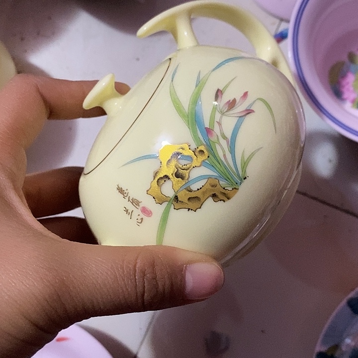 摆件陶黄稀土兰花描金壶