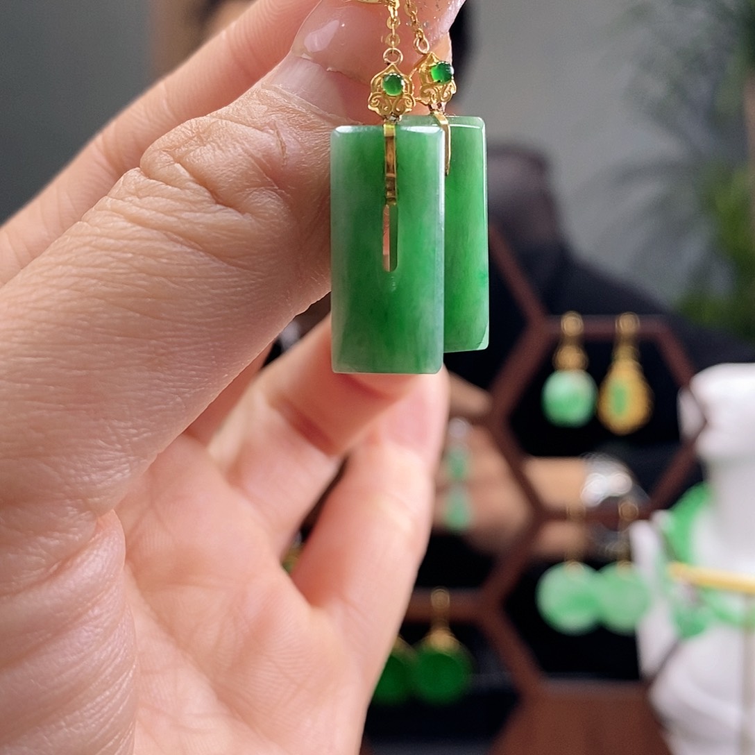 翡翠耳饰18K金镶嵌翡翠