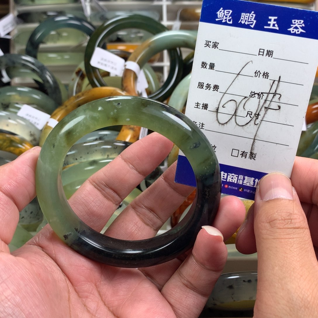 蛇纹石玉手镯未镶嵌