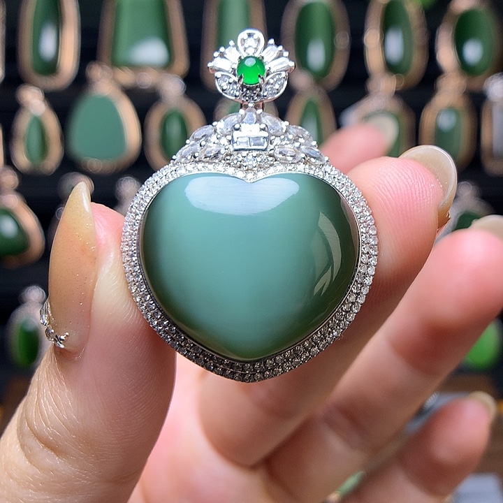 和田玉首饰18K金镶嵌