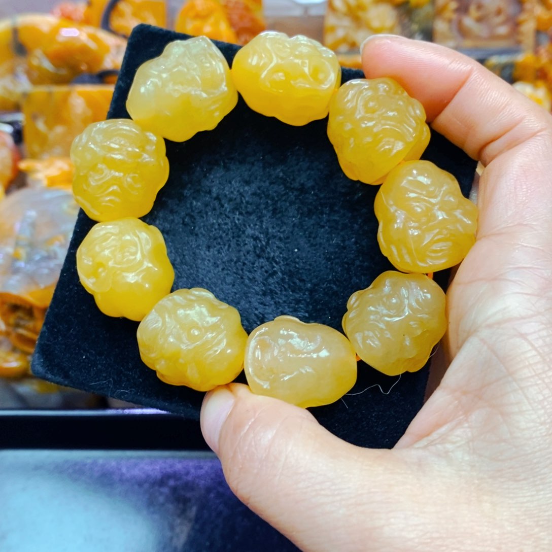 未镶嵌石英质玉（黄龙玉）颈饰