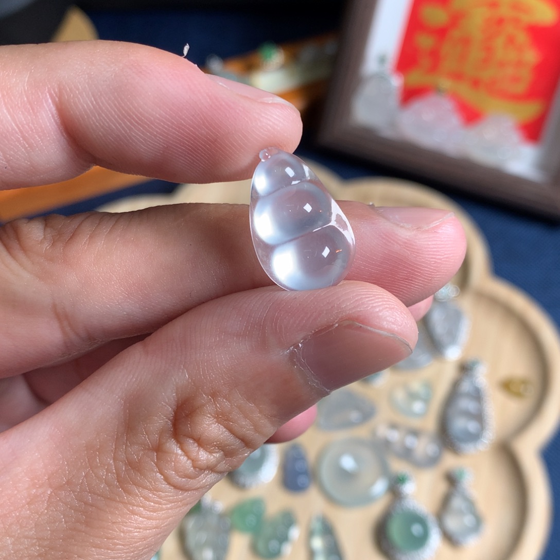 雲***姑翡翠未镶嵌颈饰豆子