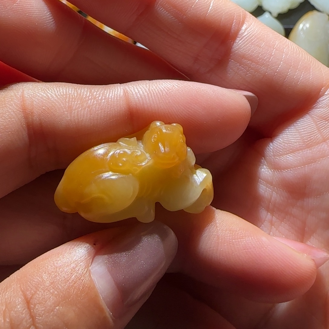 无***问和田玉未镶嵌颈饰