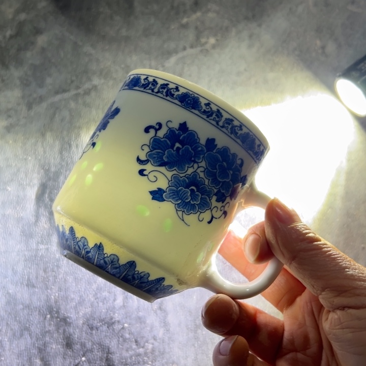 陶青花玲珑牡丹茶杯微瑕