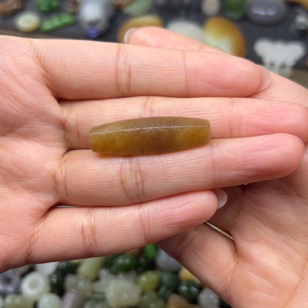 你***@和田玉未镶嵌颈饰