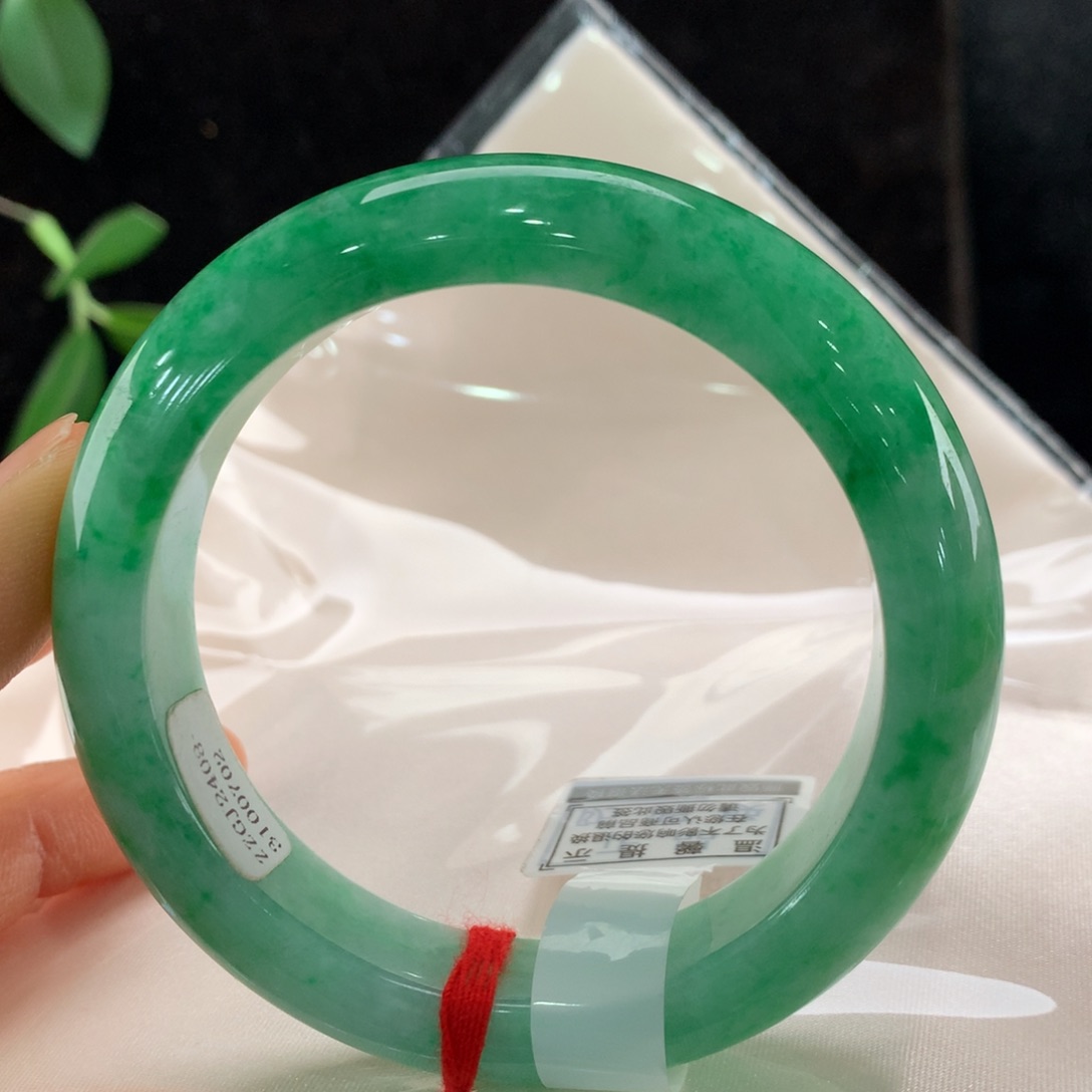 翡翠手镯未镶嵌微瑕0702