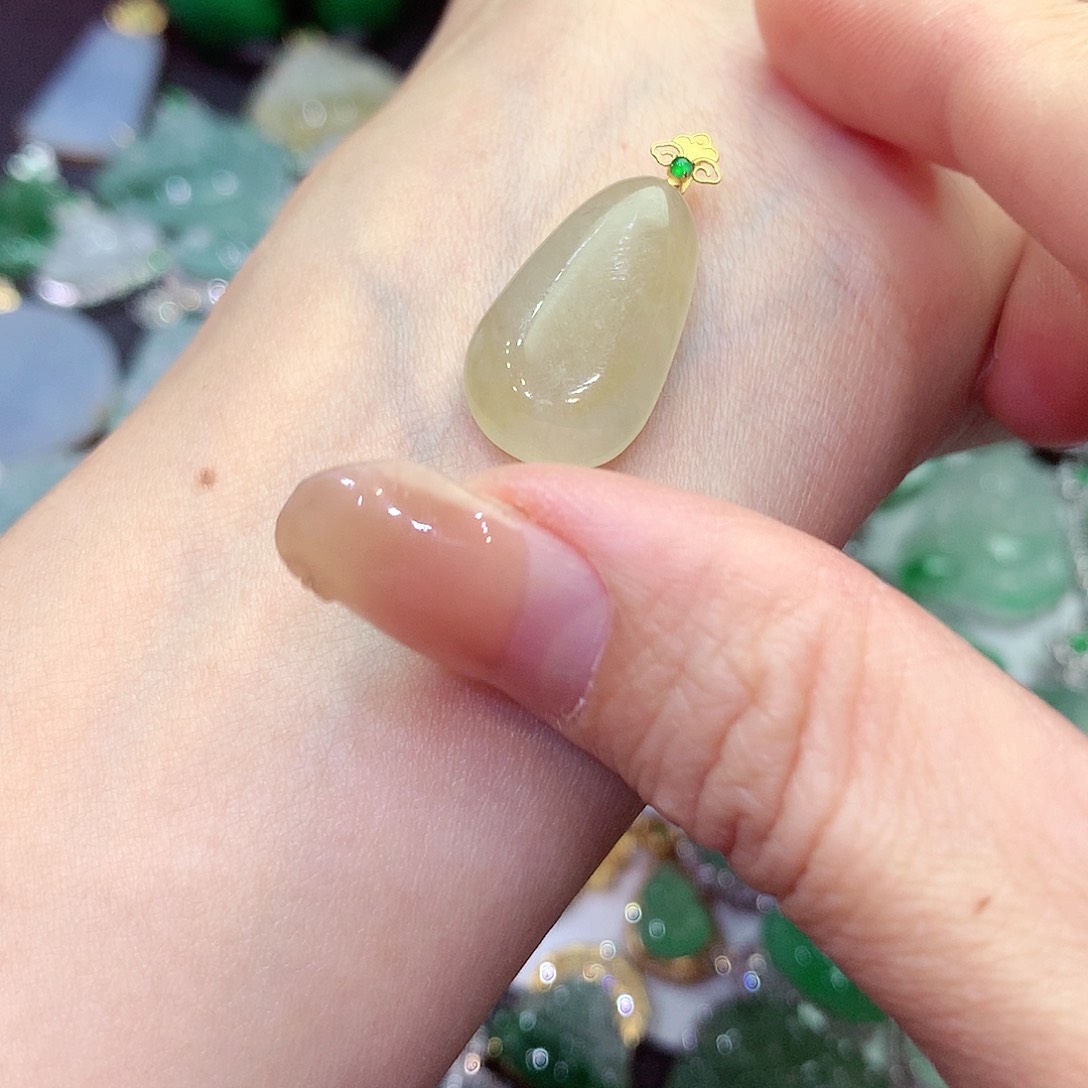 翡翠吊坠(不含链)18K金镶嵌