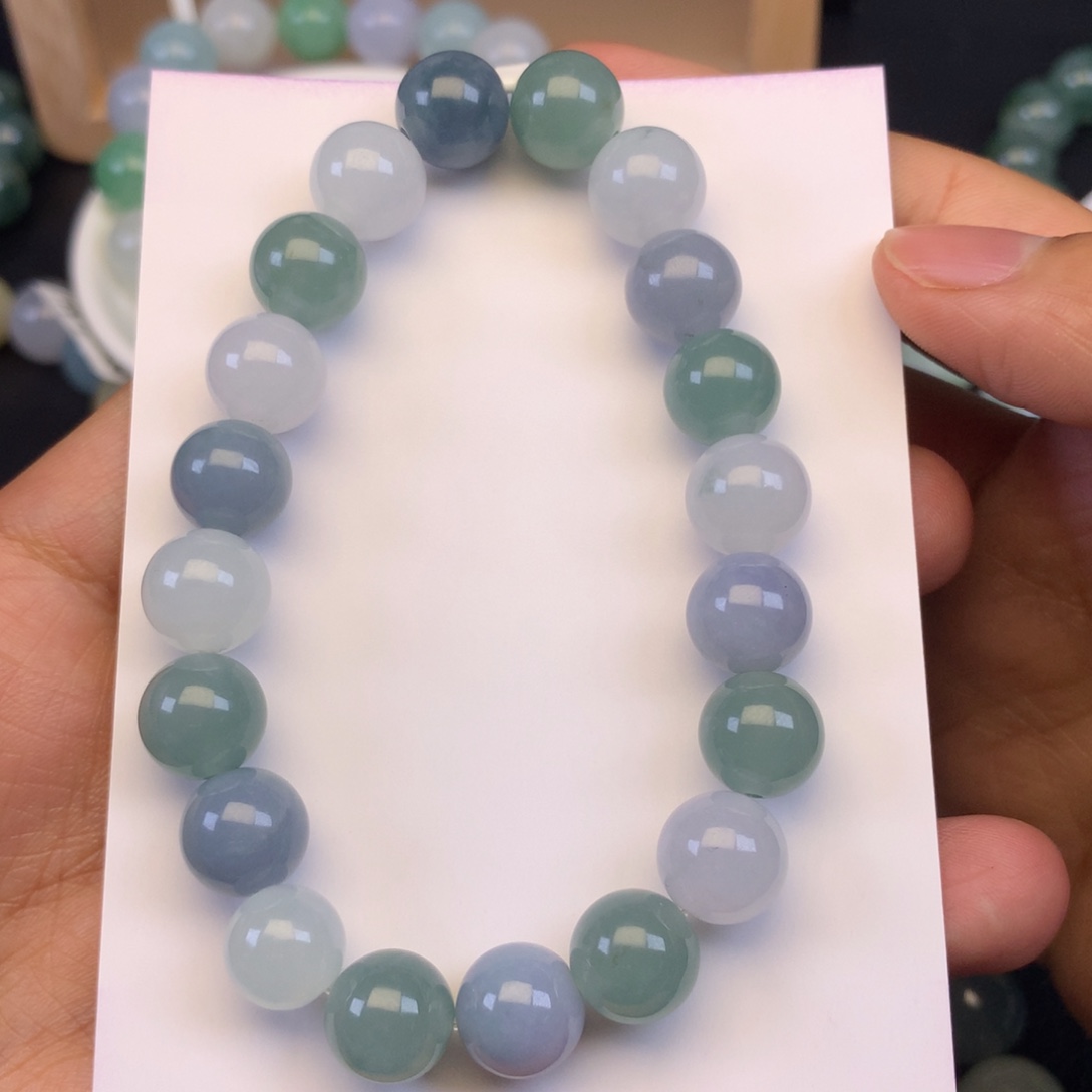 翡翠颈饰未镶嵌玫*城