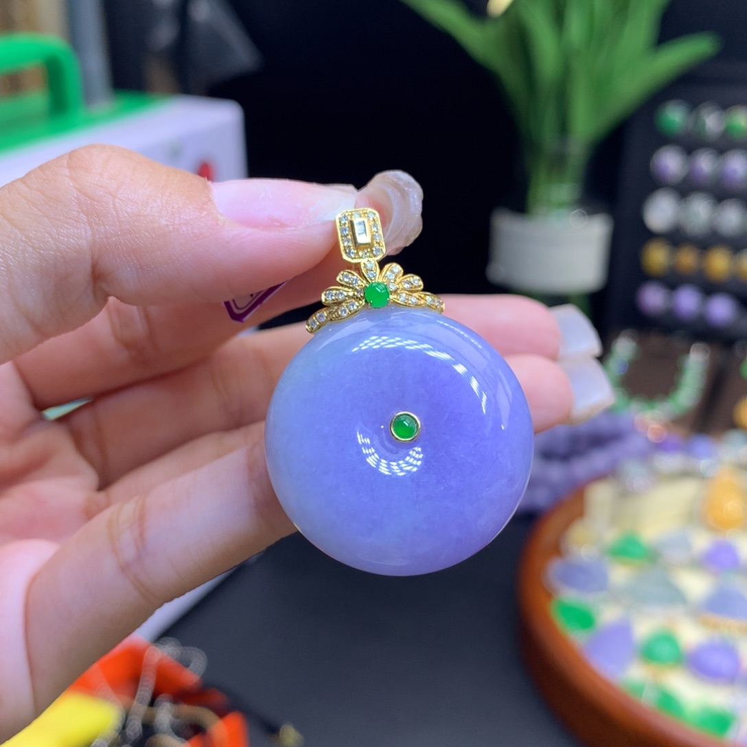 翡翠18K金镶嵌颈饰