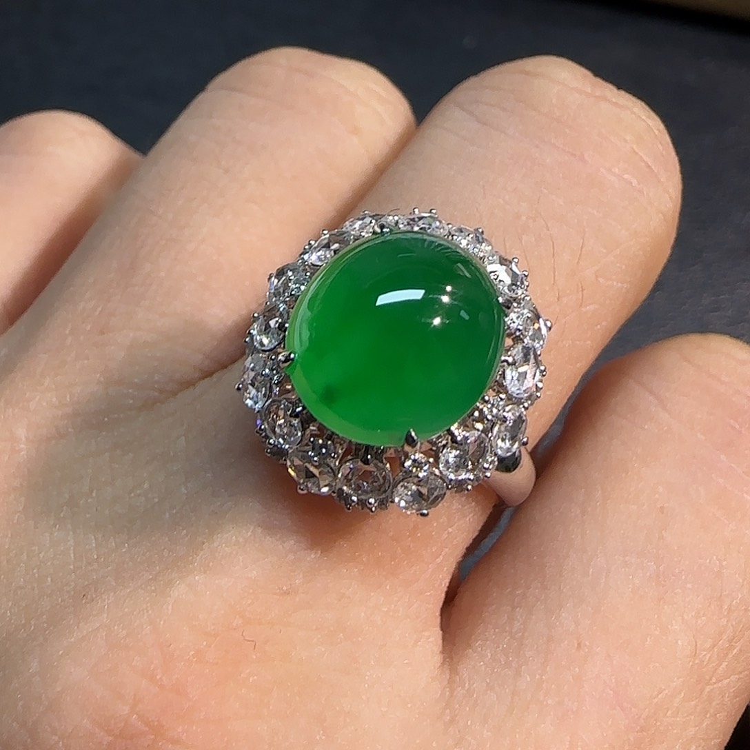 翡翠18K金镶嵌戒指蛋面