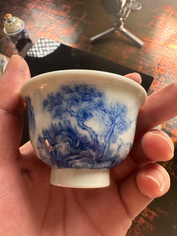 精工山水小压手杯全手工釉下青花瓷
