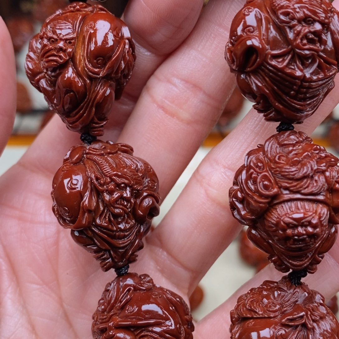 橄榄核吊坠中**子钟馗，